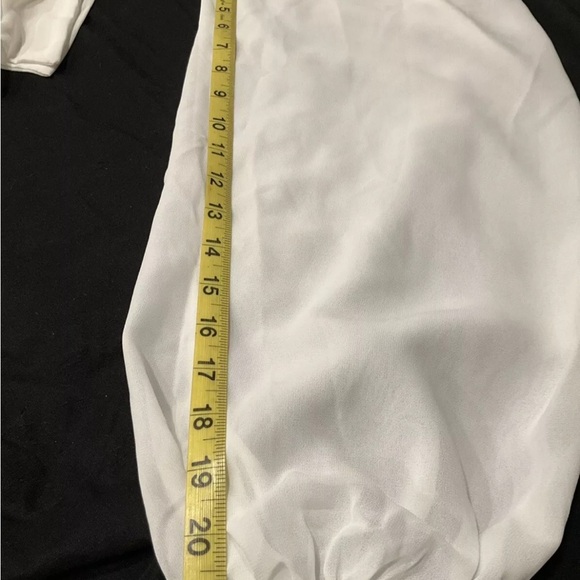 Windsor Women’s White Peasant Cropped Top Size Medium - Picture 12 of 12